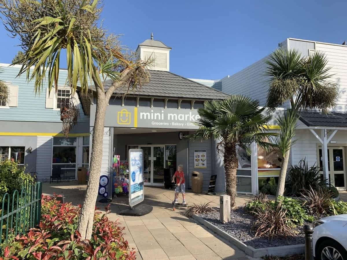 Club Tropicana Poole Esterno foto